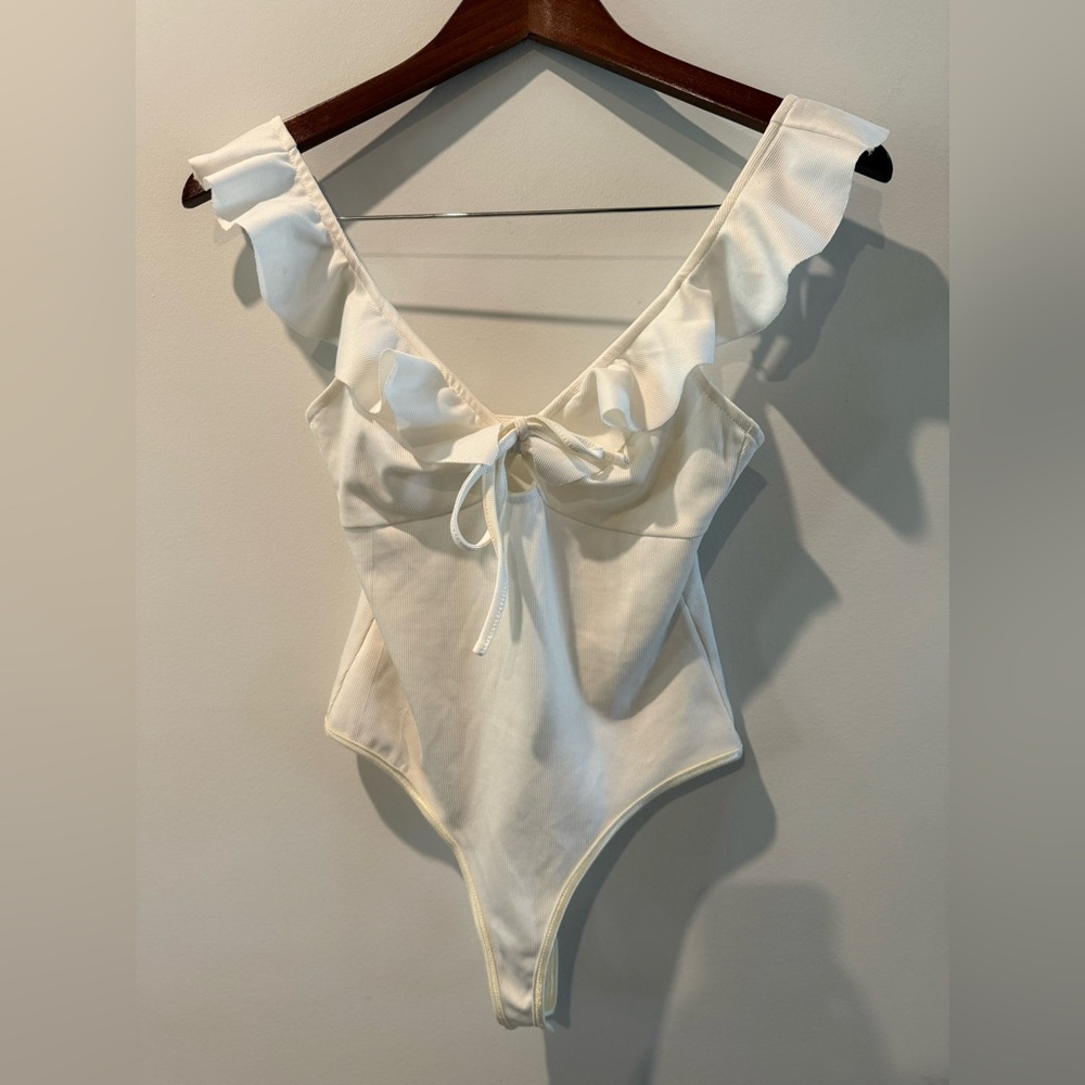 Astr The Label Ruffled  Bodysuit Size S